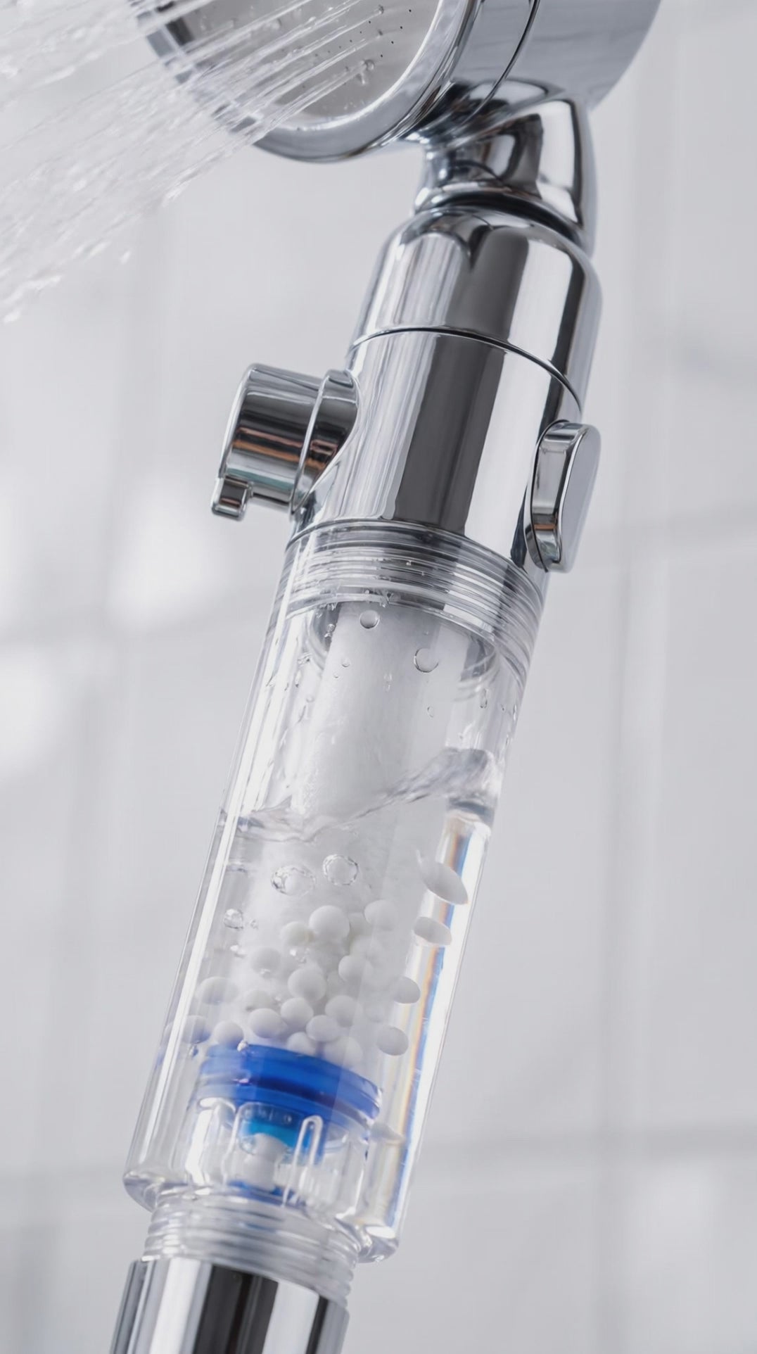Video: close view of the filter cartridge while water runs